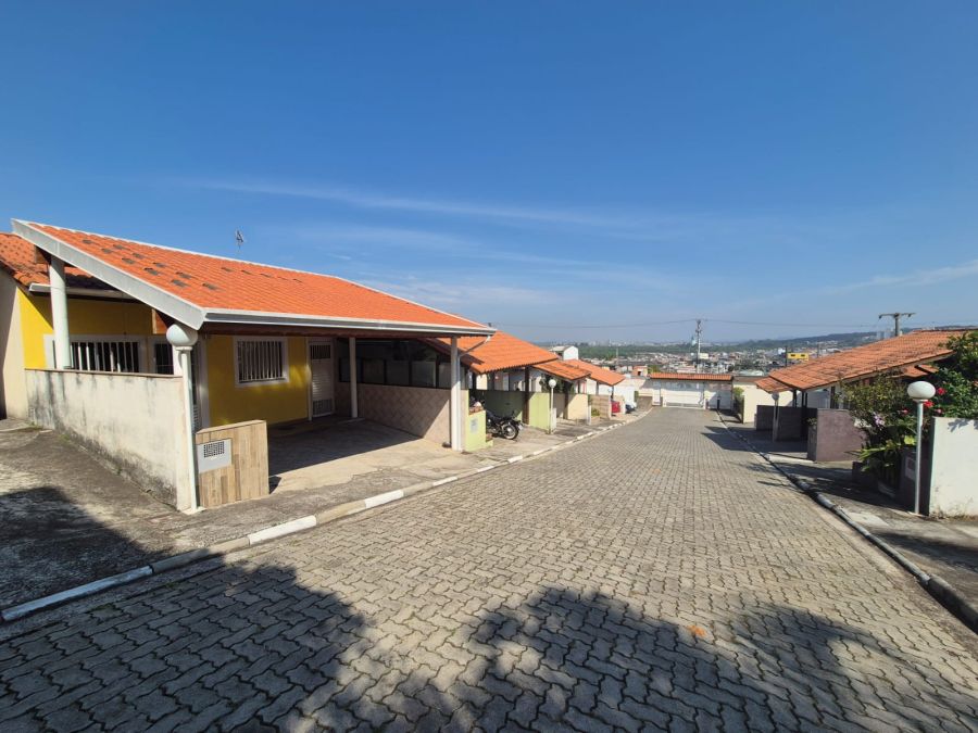 Casa em Condomnio - Aluguel - Jardim Layr - Mogi das Cruzes - SP