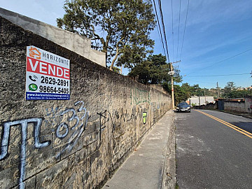 Terreno em aclive � venda