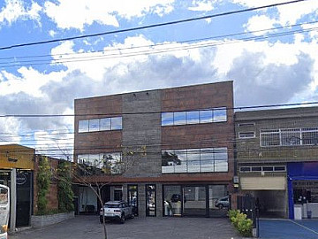 Sal�o comercial em pavimento superior