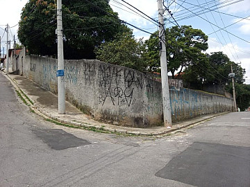 Terreno em aclive � venda