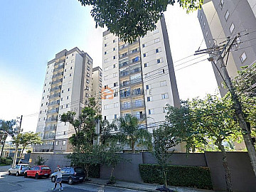 Apartamento t�rreo com quintal no Res. Spazio D'It�lia