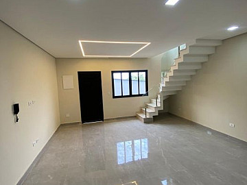 Sobrado novo em condom�nio